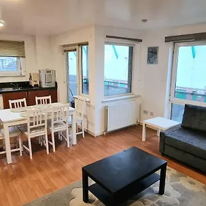 Apartment Lovely 3 Bedroom Apartment - Free Parking, Edinburgh